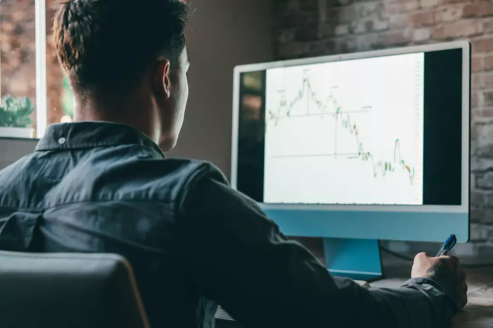 Learn stock trading in just a few weeks: A perfect vacation skill for students. 1 Learn stock trading in just a few weeks: A perfect vacation skill for students.